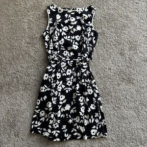 Anne Klein Size 12 Black/White Sleeveless Floral Dress